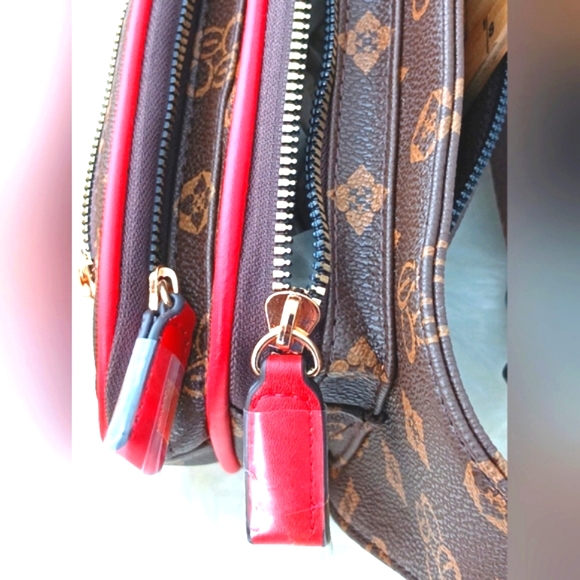 The SHOW STOPPER Fanny Pack - Picture 13 of 16